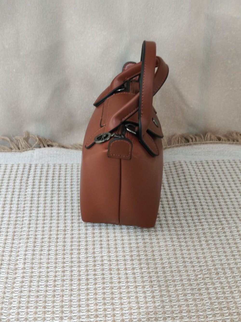 Longchamp cognac-colored handbag with shoulder strap - Picture 8 of 15